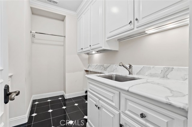 20 Cherry Hills Lane, Newport Beach CA: https://media.crmls.org/medias/ae8cedc7-18f8-4e3e-91ea-aa288f598386.jpg