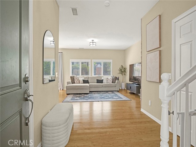 Detail Gallery Image 9 of 38 For 27027 Mountain Willow Ln, Canyon Country,  CA 91387 - 3 Beds | 2/1 Baths