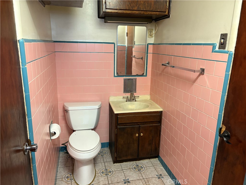 https://media.crmls.org/medias/ae8dc18a-b5f1-4933-b399-8a30e6cdc3ff.jpg?preset=X-Large