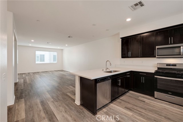 Detail Gallery Image 18 of 54 For 14424 Lily Ln #5,  Gardena,  CA 90247 - 3 Beds | 3/1 Baths