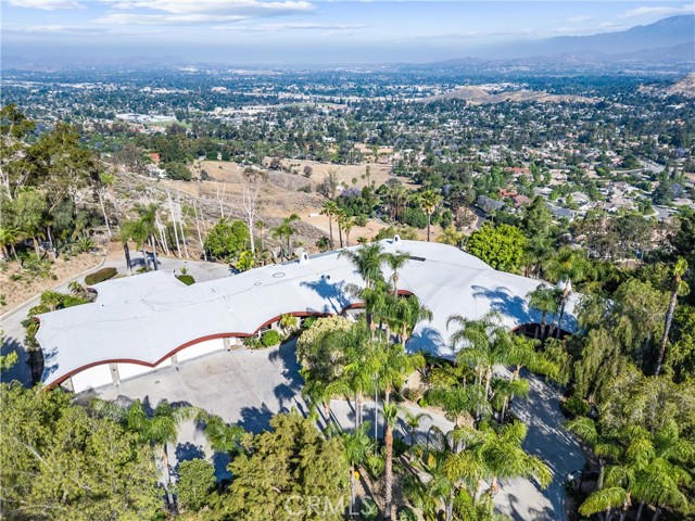2360 Boulder Bluffs Court, Riverside CA: https://media.crmls.org/medias/ae8e8ab7-7e43-4845-a403-47fa0d227a55.jpg