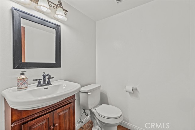 19613 Hiawatha Street, Chatsworth CA: https://media.crmls.org/medias/ae8f3055-7d74-48bb-b2c1-dc148ba15878.jpg