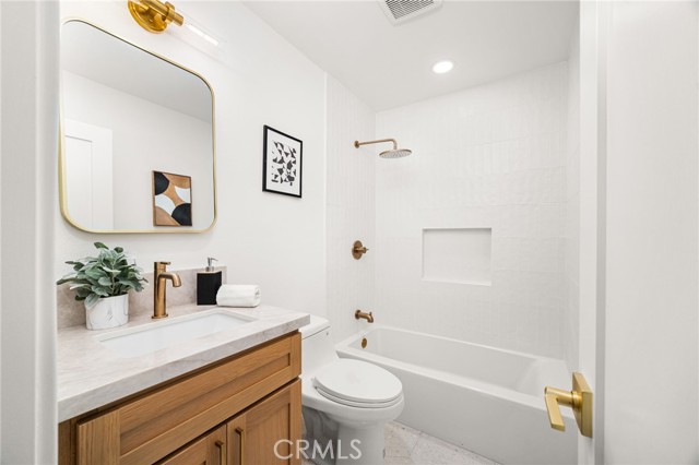 2124 W Flower Avenue, Fullerton CA: https://media.crmls.org/medias/ae8f653c-1fd9-471e-9390-1e41bb181bdc.jpg