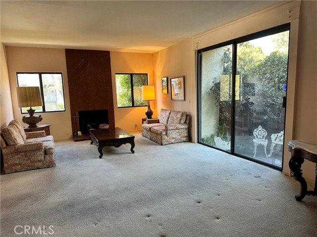 Detail Gallery Image 7 of 16 For 5816 Etiwanda Ave #1,  Tarzana,  CA 91356 - 3 Beds | 3 Baths