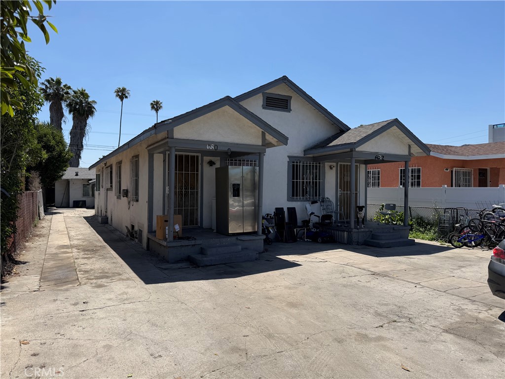 Duplex at 678 W 61st