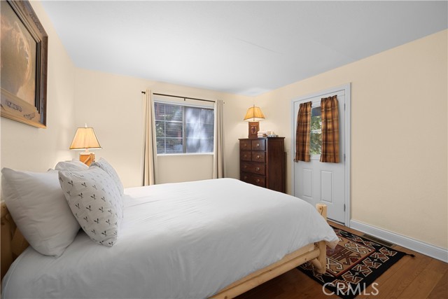28833 Manitoba Drive, Lake Arrowhead CA: https://media.crmls.org/medias/ae917faf-3e49-4d13-868e-26d1bd115981.jpg