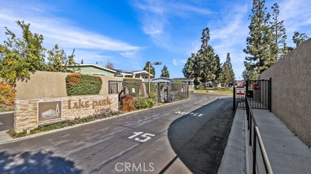 Detail Gallery Image 26 of 33 For 14010 Lake Glen Dr #47,  La Mirada,  CA 90638 - 2 Beds | 2 Baths