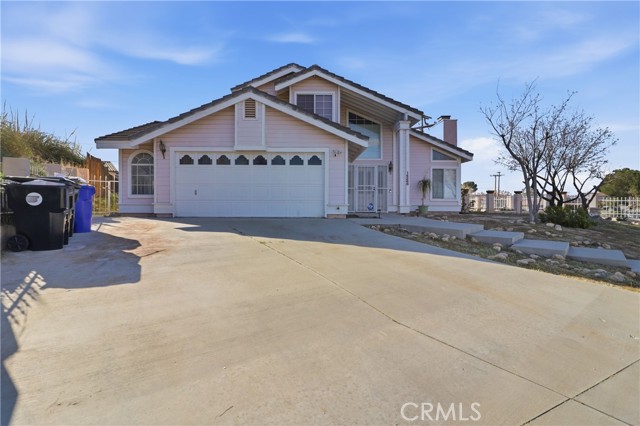 Detail Gallery Image 3 of 39 For 14260 Meadow Grove, Victorville,  CA 92395 - 3 Beds | 2/1 Baths