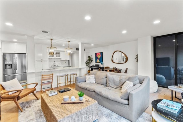 Detail Gallery Image 7 of 25 For 10501 Wilshire #2212,  Los Angeles,  CA 90024 - 2 Beds | 3 Baths