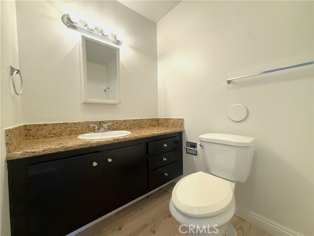 Detail Gallery Image 16 of 25 For 1974 W Glenoaks Ave #E,  Anaheim,  CA 92801 - 3 Beds | 2/1 Baths