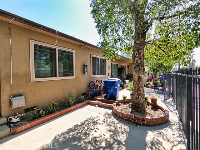 6944 Radford Avenue, North Hollywood CA: https://media.crmls.org/medias/ae92adaf-fa42-4278-8694-ed1380a7e89d.jpg