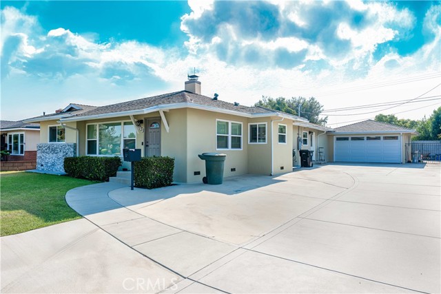 739 N Foxdale Avenue, West Covina CA: https://media.crmls.org/medias/ae935c66-bdc1-49ba-9de1-74695ff029c7.jpg