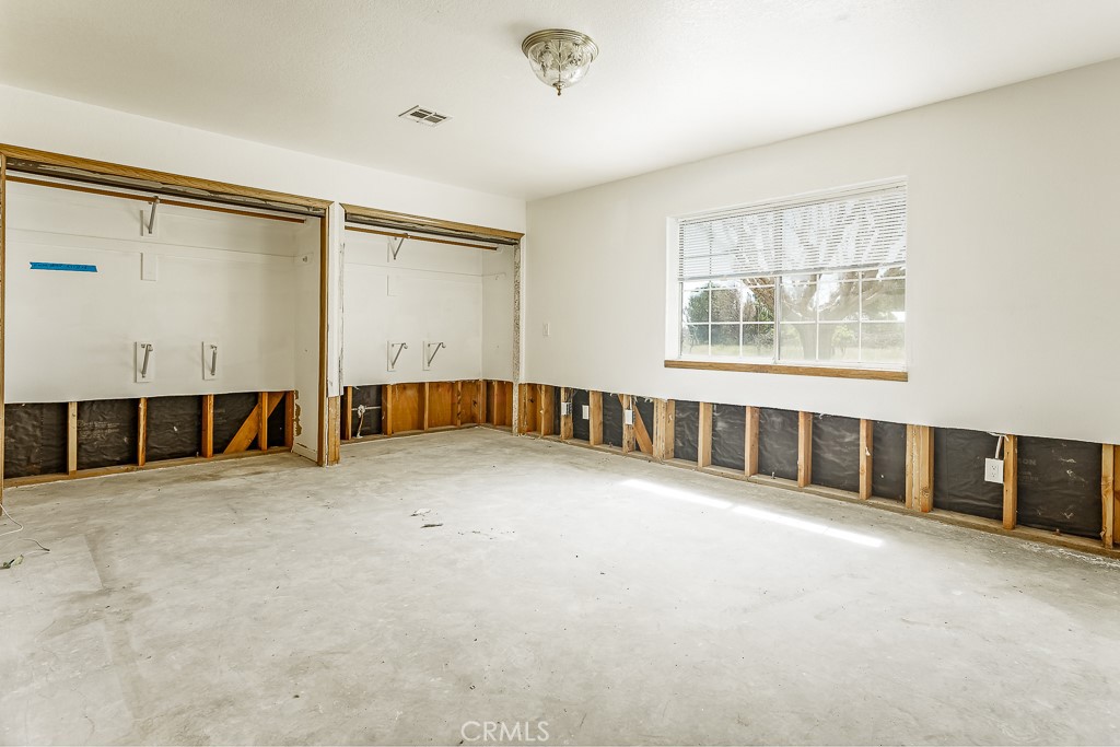 https://media.crmls.org/medias/ae94a650-807b-4e10-a143-8998cbad3d49.jpg?preset=X-Large
