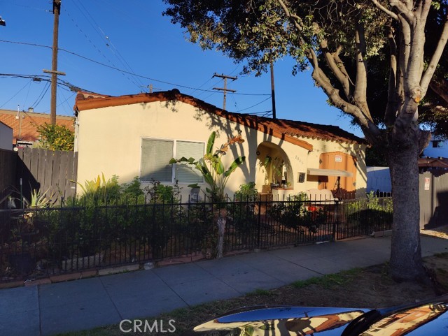 Detail Gallery Image 1 of 1 For 2145 Pine Ave, Long Beach,  CA 90806 - 2 Beds | 1 Baths