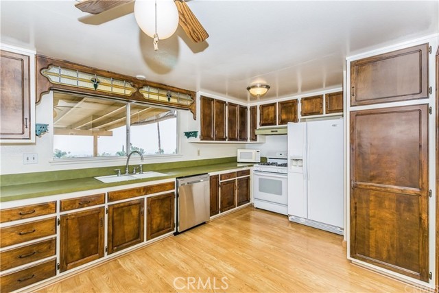 3899 28th Street, Highland CA: https://media.crmls.org/medias/ae97111b-307e-46de-bc22-049e2b9781c6.jpg