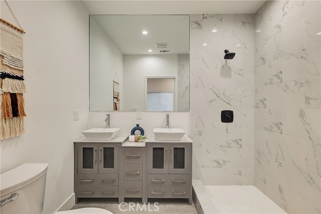 Detail Gallery Image 12 of 18 For 1364 S Ridgeley, Los Angeles,  CA 90019 - 3 Beds | 4 Baths