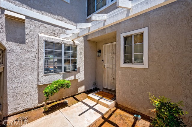818 Live Oak Place, Corona CA: https://media.crmls.org/medias/ae98ed29-1b54-4e51-8cca-4089765fe730.jpg