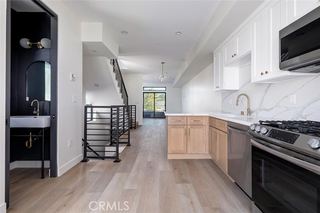 5443 1/2 Blackwelder, Los Angeles CA: https://media.crmls.org/medias/ae99afc8-cfa6-4220-90fe-fb20129a44f1.jpg
