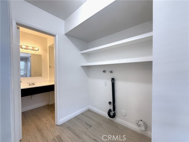 Detail Gallery Image 9 of 25 For 1974 W Glenoaks Ave #E,  Anaheim,  CA 92801 - 3 Beds | 2/1 Baths