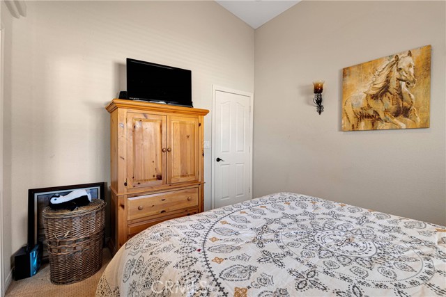 12958 Ranchero Road, Oak Hills CA: https://media.crmls.org/medias/ae9a6019-b623-4b9c-878a-c3c28ee86532.jpg