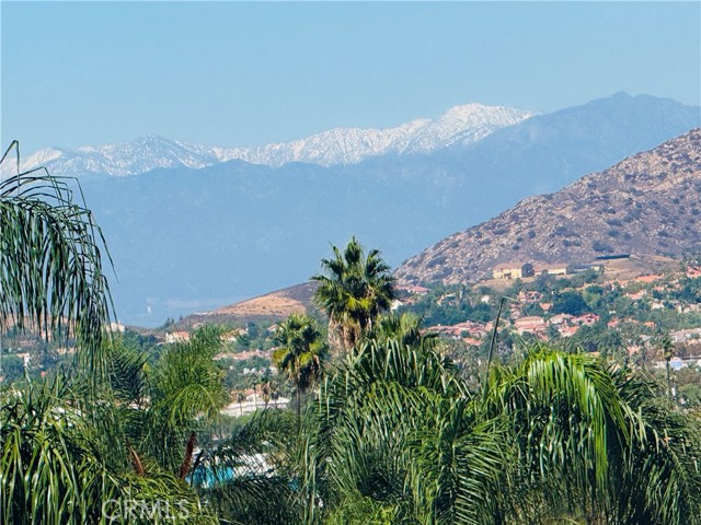 Detail Gallery Image 6 of 52 For 13355 February, Corona,  CA 92879 - 4 Beds | 3 Baths