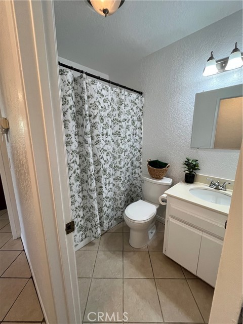 Detail Gallery Image 14 of 26 For 3842 Ridge Rd, Riverside,  CA 92501 - 3 Beds | 2 Baths