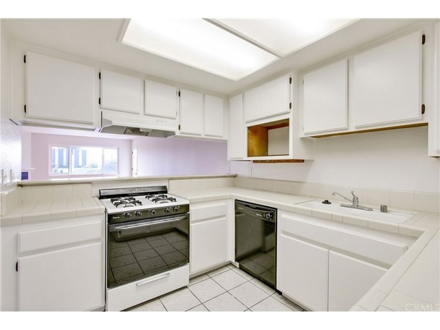 Detail Gallery Image 9 of 29 For 726 Elm Ave #304,  Long Beach,  CA 90813 - 2 Beds | 2 Baths