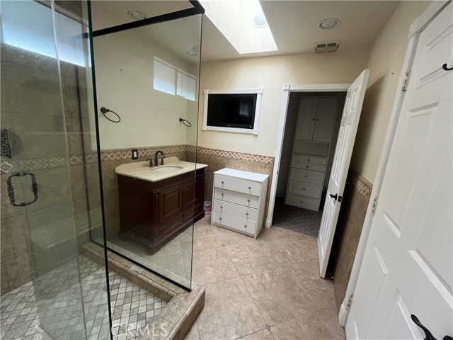 Detail Gallery Image 5 of 6 For 5958 Quiroz, Jurupa Valley,  CA 92509 - 4 Beds | 3/1 Baths