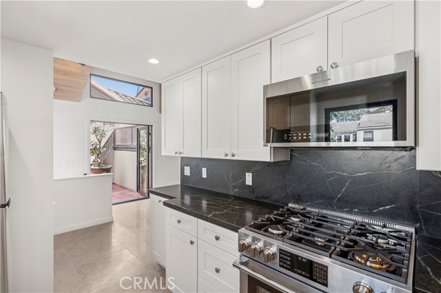 441 1/2 Goldenrod Avenue, Corona del Mar CA: https://media.crmls.org/medias/ae9de443-eead-4331-9338-e96c5951e225.jpg