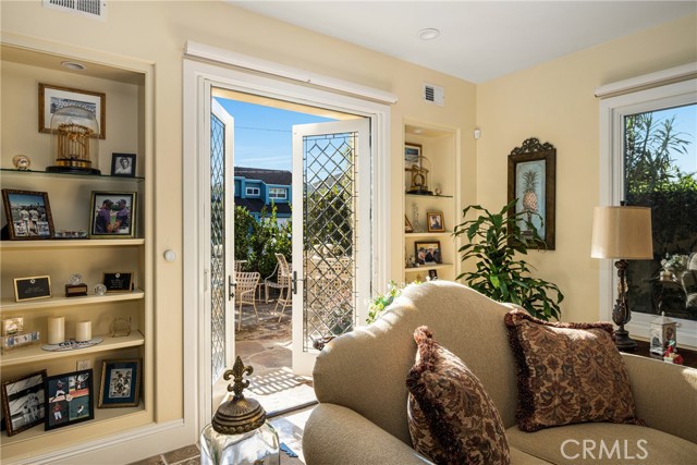 Detail Gallery Image 32 of 50 For 3222 Clay St, Newport Beach,  CA 92663 - 3 Beds | 2/1 Baths