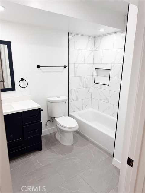 Detail Gallery Image 8 of 11 For 17000 Burbank Bld #203,  Encino,  CA 91316 - 1 Beds | 1 Baths