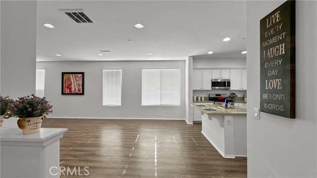 422 W Route 66, Glendora CA: https://media.crmls.org/medias/aea1815b-3d21-444d-bd78-2aa37c7106e0.jpg