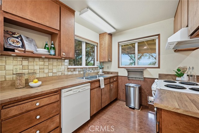 Detail Gallery Image 11 of 43 For 19879 Donkey Hill, Hidden Valley Lake,  CA 95467 - 3 Beds | 2 Baths