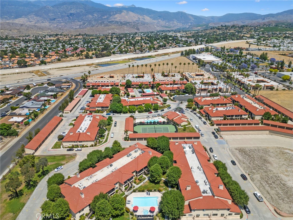 https://media.crmls.org/medias/aea22e53-2ea4-4f6e-9a27-9b3224bceb25.jpg?preset=X-Large