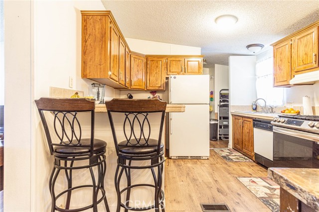 Detail Gallery Image 11 of 55 For 14411 Palmdale Rd #64,  Victorville,  CA 92392 - 3 Beds | 2 Baths