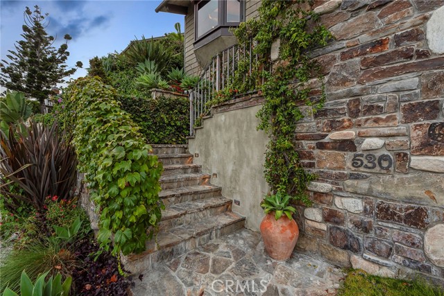 Detail Gallery Image 7 of 62 For 530 High Dr, Laguna Beach,  CA 92651 - 2 Beds | 2 Baths