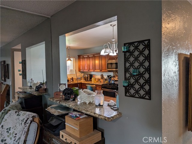 8619 Raintree Avenue, Riverside CA: https://media.crmls.org/medias/aea48f27-9c22-437e-8e50-1592da428106.jpg