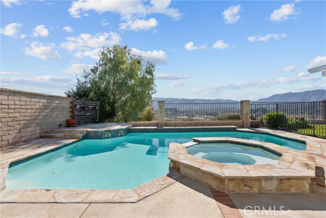 Detail Gallery Image 38 of 40 For 17050 Canvas, Canyon Country,  CA 91387 - 4 Beds | 2 Baths