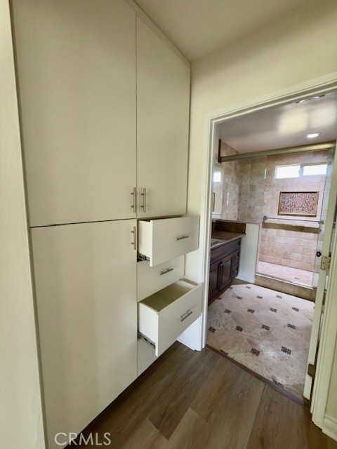 Detail Gallery Image 11 of 28 For 18648 Gledhill, Northridge,  CA 91324 - 4 Beds | 2 Baths