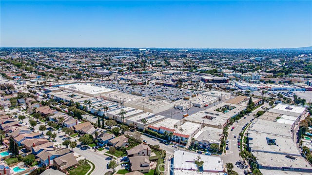 Detail Gallery Image 35 of 37 For 5376 Fairview Bld #205,  Los Angeles,  CA 90056 - 3 Beds | 3 Baths