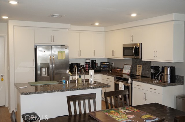 Detail Gallery Image 6 of 21 For 7383 Olive Grove Str., Riverside,  CA 92507 - 2 Beds | 2 Baths