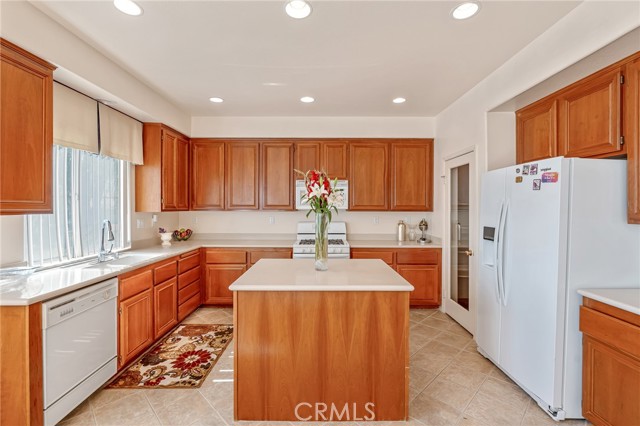 Detail Gallery Image 13 of 41 For 1070 Mandevilla Way, Corona,  CA 92879 - 3 Beds | 3/1 Baths