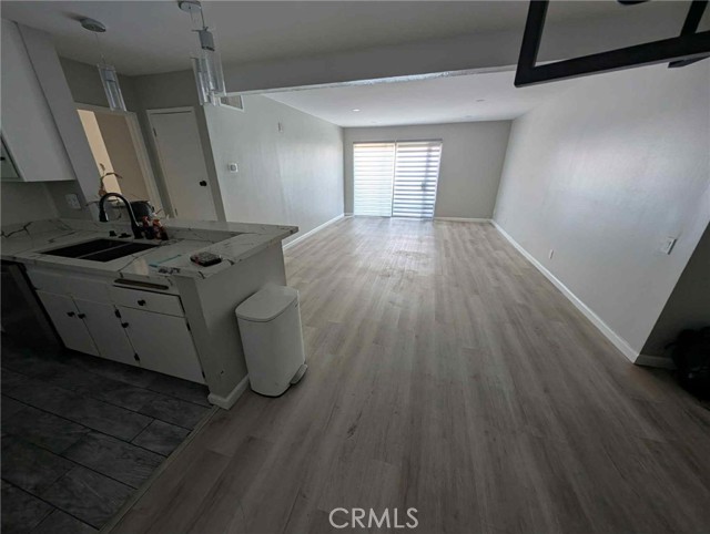 Detail Gallery Image 4 of 15 For 5460 White Oak Avenue #302, Encino,  CA 91316 - 2 Beds | 2 Baths