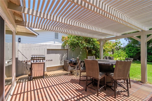8042 Driftwood Drive, Huntington Beach CA: https://media.crmls.org/medias/aea71aa9-9d4a-4b90-beba-576ab3be67ed.jpg
