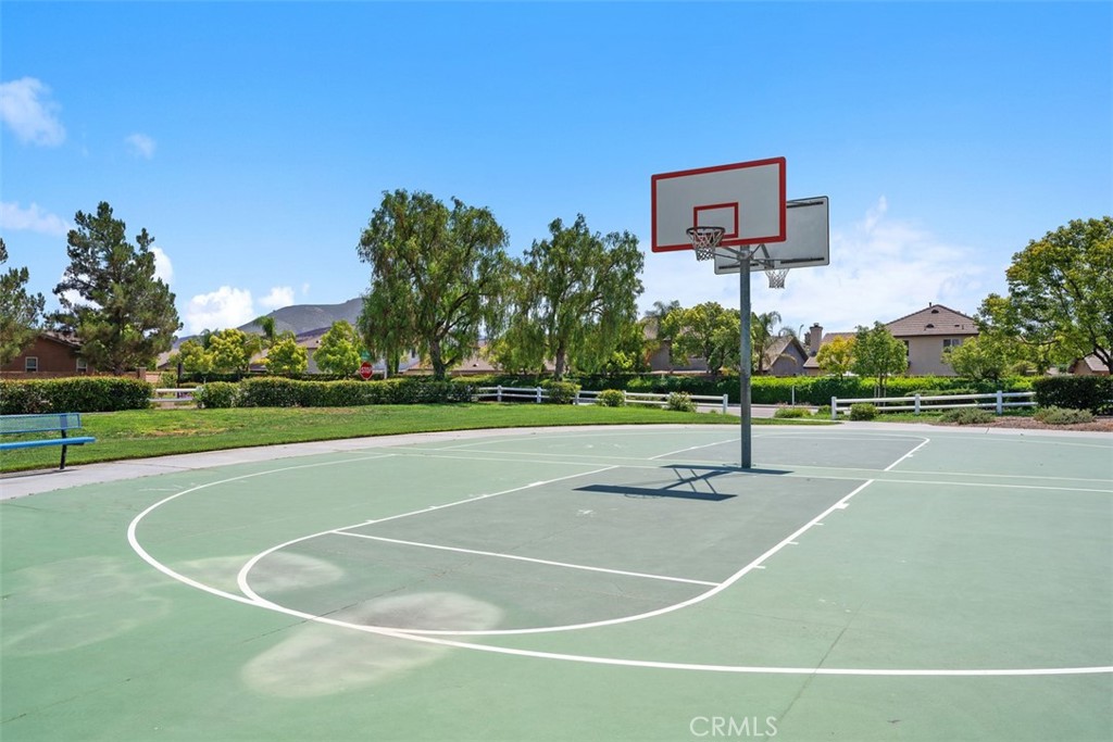 https://media.crmls.org/medias/aea757b5-dc61-4382-b47c-53fafab7632c.jpg?preset=X-Large