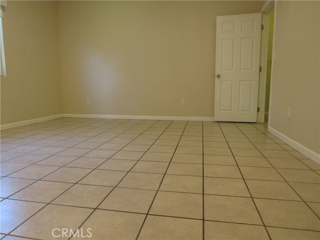 10517 50th Street, Jurupa Valley CA: https://media.crmls.org/medias/aea77e26-6328-46e8-8174-00e78efd29dd.jpg