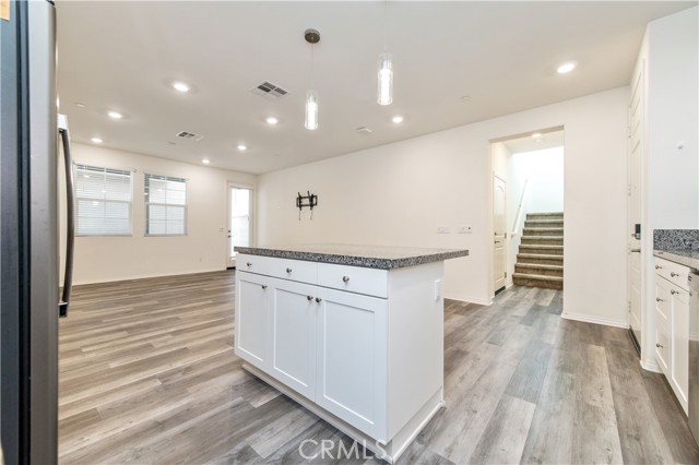 Detail Gallery Image 7 of 27 For 5901 Oatfield Ave, Corona,  CA 92880 - 3 Beds | 2/1 Baths