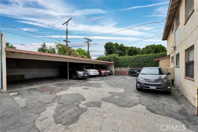 7224 Hazeltine Avenue, Van Nuys CA: https://media.crmls.org/medias/aea7fe09-c985-49c4-9515-2bfa881d47c5.jpg