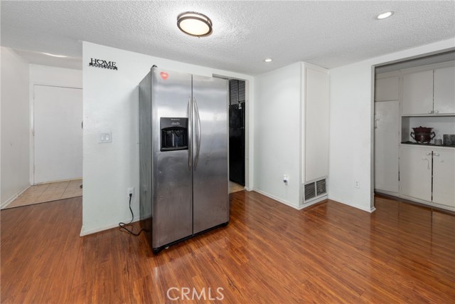 Detail Gallery Image 3 of 21 For 10331 Lindley Ave #205,  Porter Ranch,  CA 91326 - 3 Beds | 2 Baths