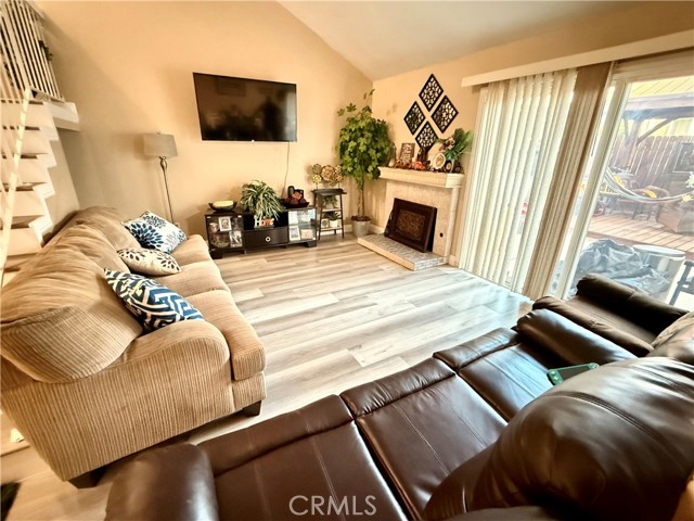 14213 Ranchero Drive, Fontana CA: https://media.crmls.org/medias/aea84d91-f95c-4d6c-994d-6caf7db5c628.jpg